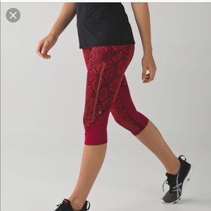 Lululemon Vent It Out Crop 🍋